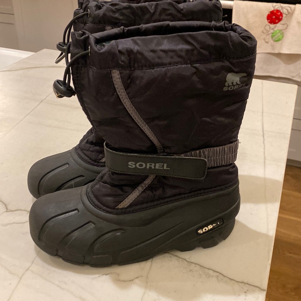 Sorel insulated snow boots - boy or girl. Super warm.